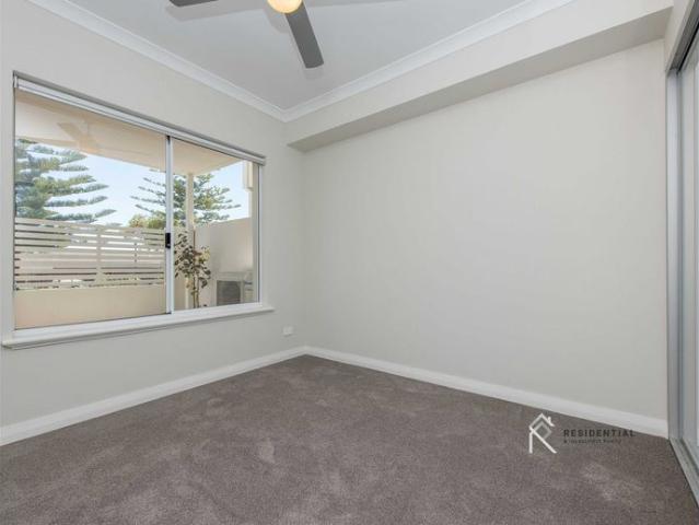 Light and Bright Spacious Apartment with Private Courtyard