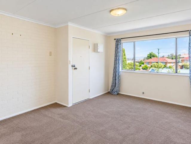 Light and bright top floor