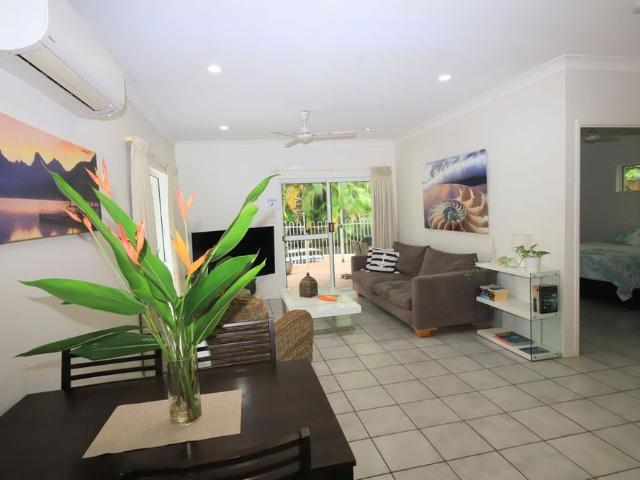 LIGHT AND BRIGHT VILLA WITH PRIVATE POOL