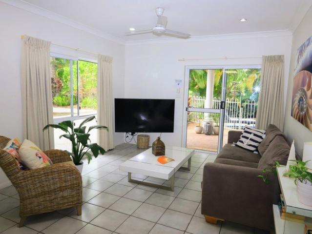 LIGHT AND BRIGHT VILLA WITH PRIVATE POOL