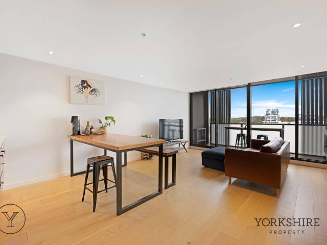 Light and Bright 2 Bedroom 2 Bathroom Plus Study