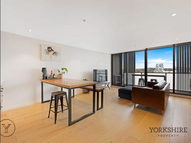 Light and Bright 2 Bedroom 2 Bathroom Plus Study