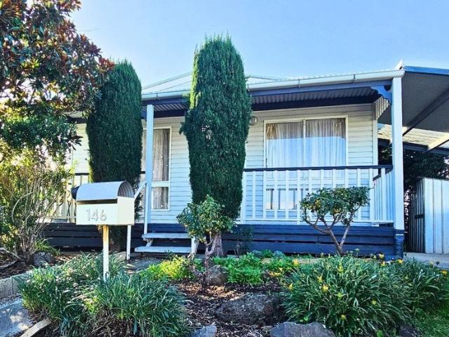 Light and Bright 2 Bedroom Unit in Leafy Summerhill Over 55's Residential Park