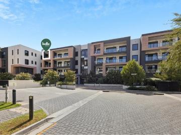 Light and Luxurious City Fringe Apartment Walk to Work!