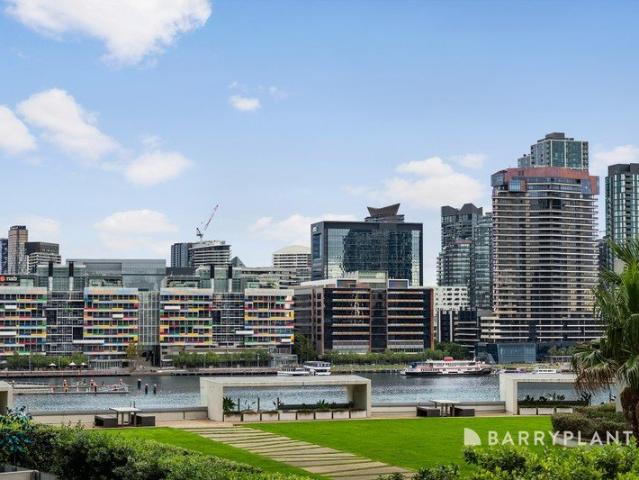 Light and Space with Spectacular Waterfront and City Views!