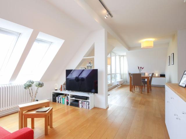 Light and spacious penthouse apartment with balcony, AC and home comforts, Berlin Amsterdam Apartments for Rent
