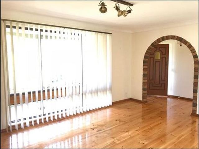 LIGHT BRIGHT 3 BEDROOM FAMILY HOME QUIET LOCATION
