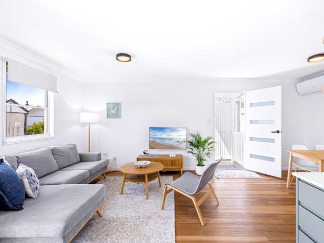 Light & Bright 1 Bedroom Unit Just Minutes from the Beach!