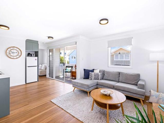 Light & Bright 1 Bedroom Unit – Just Minutes from the Beach!