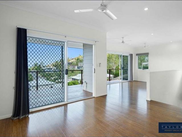 Light & Bright 4 Bedroom Home with Beautiful Sea Views