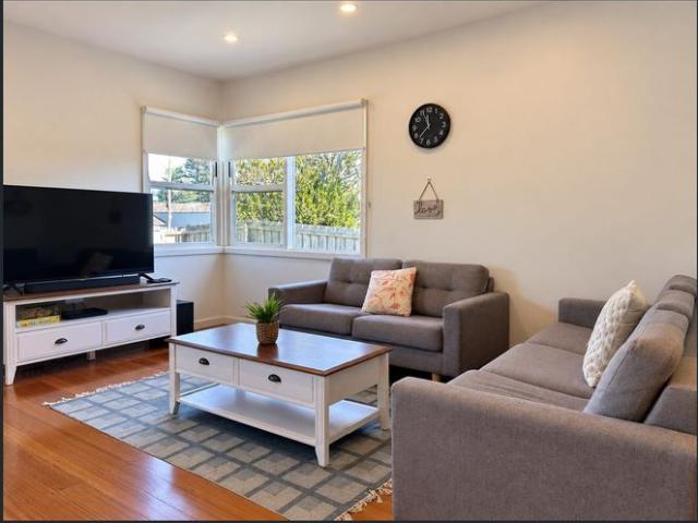 LIGHT, BRIGHT & CONVENIENTLY LOCATED