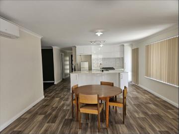 LIGHT, BRIGHT AND MODERN IN LAMONT