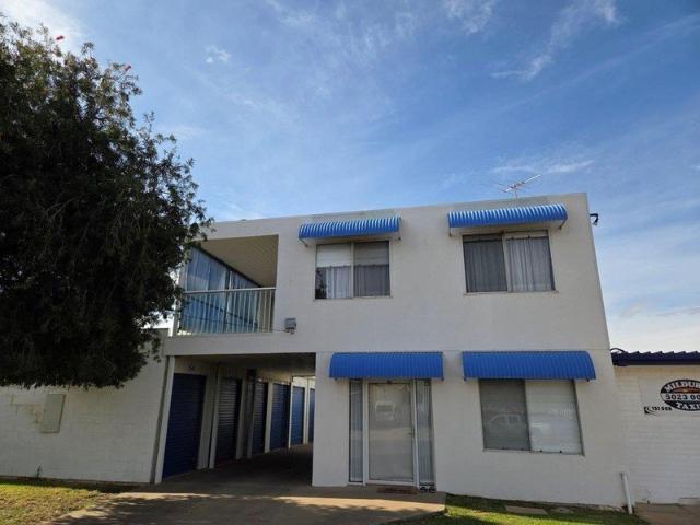 Light, Bright and Secure Minutes' Walk from the CBD