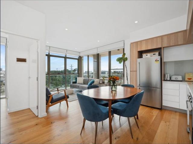 Light, bright apartment in ideal location