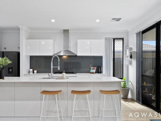 LIGHT, BRIGHT & BEAUTIFULLY PRESENTED EASY CARE LIVING IN A PRIME BALDIVIS LOCATION