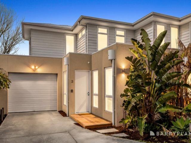 Light, Bright & Modern Living in a Convenient Location