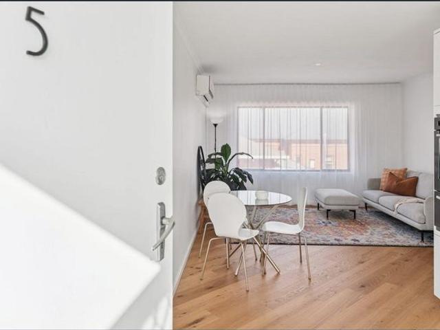Light, Bright & Modern Low Maintenance Unit Living