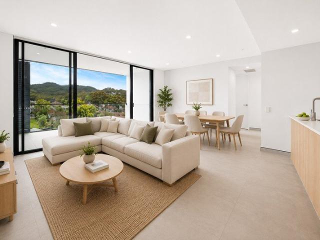 Light & Bright | North East Facing | Modern Apartment