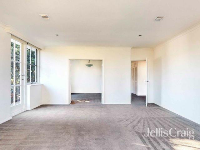 Light & Bright South Yarra Apartment