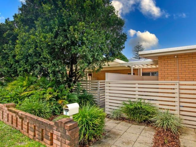 Light, Bright & Spacious 2 Bedroom Single Level Villa