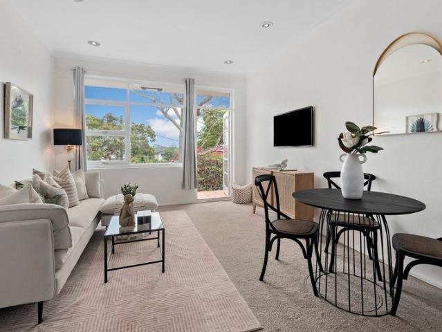 Light & bright stylish apartment in prime Balgowlah location