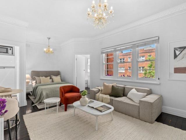Light, Bright Strata Art Deco Studio in the Heart of Potts Point
