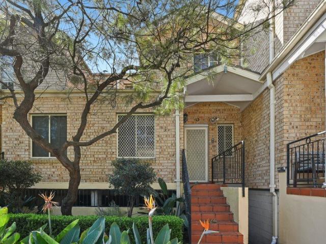 Light & Bright Townhouse in a Quiet Location