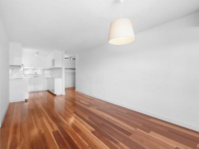 Light & Bright Two Bedroom Apartment in Shenton Park