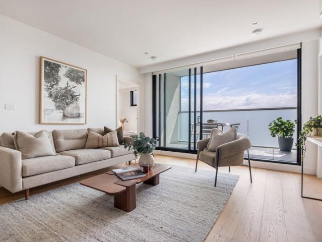 Light, City Views and perfectly located