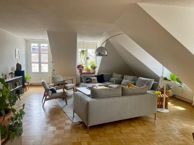 Light filled 3.5 Apt in Old Town walk everywhere