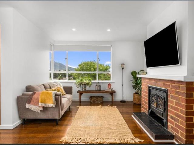 Light Filled 3 Bed Home in Berriedale