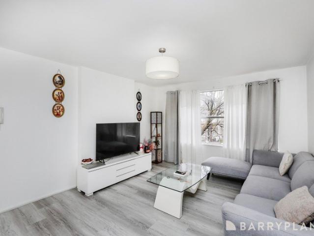Light Filled 3 Bedroom Apartment with Secure Parking