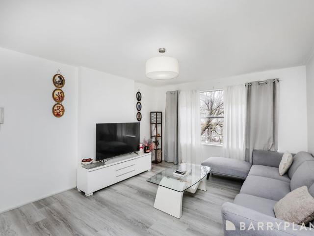 Light Filled 3 Bedroom Apartment with Secure Parking