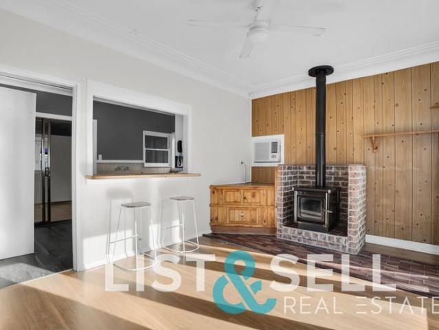 Light filled 3 bedroom home!