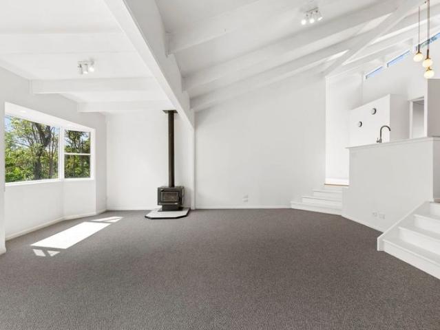 Light filled 3 bedroom home in Burleigh Heads