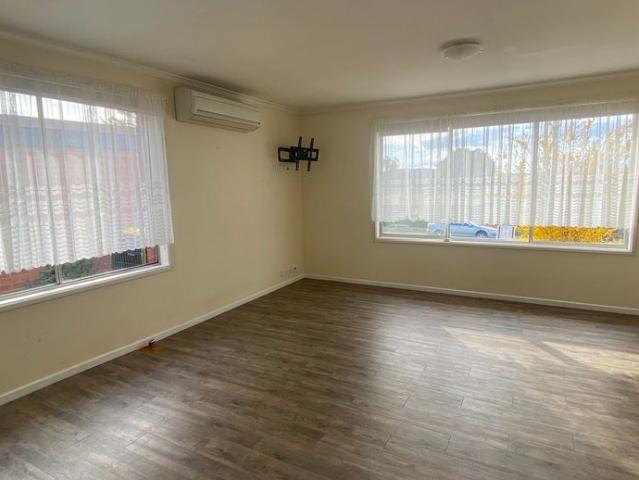Light Filled 3 Bedroom Home with Modern Kitchen