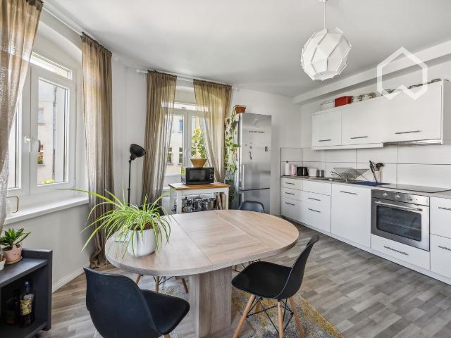 Light filled 3 room corner apartment in a charming stucco building in Friedrichshain, Berlin Amsterdam Apartments for Rent