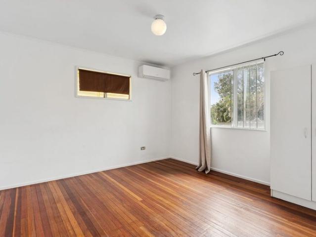 Light Filled 1 Bedroom Unit with Renovated Bathroom & Prime Location—Walk to Everything!