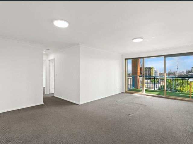 Light filled 2 Bed Unit in Wollongong
