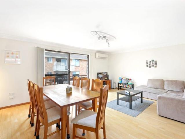 Light Filled 2 Bedroom Apartment