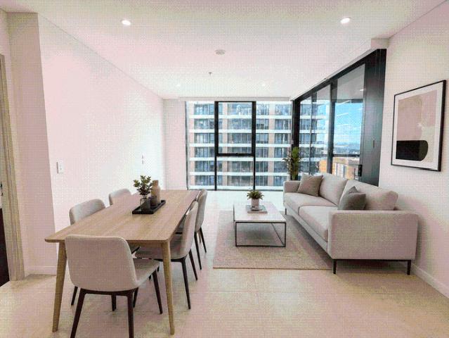 Light Filled 2 Bedroom Apartment with Parking in Prime Eastgardens Location