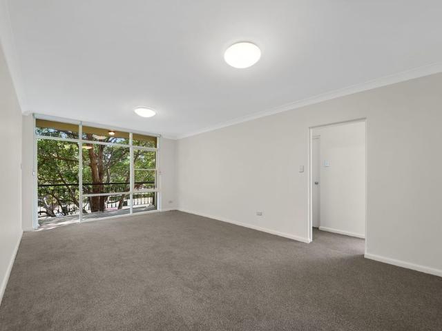 Light Filled 2 Bedroom Apartment in Central Location