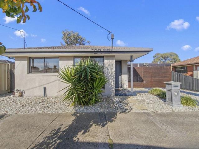 Light Filled 2 Bedroom Home with Entertainer's Courtyard