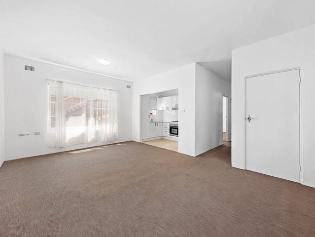 Light Filled 2 Bedroom Unit