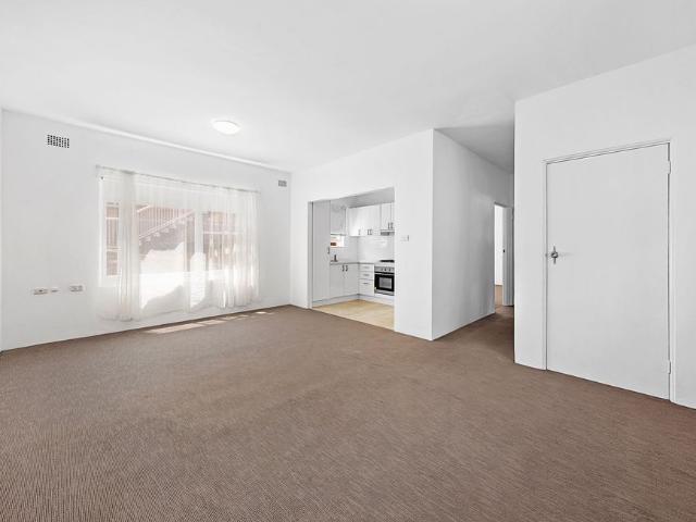 Light Filled 2 Bedroom Unit