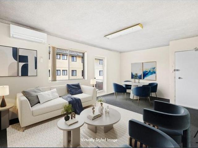LIGHT FILLED 2 BEDROOM UNIT