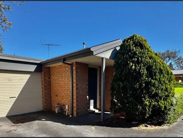 Light Filled 2 Bedroom Unit in Quiet, Low Maintenance Complex
