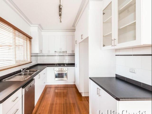 Light Filled 2 Bedroom, 2 Bathroom Villa