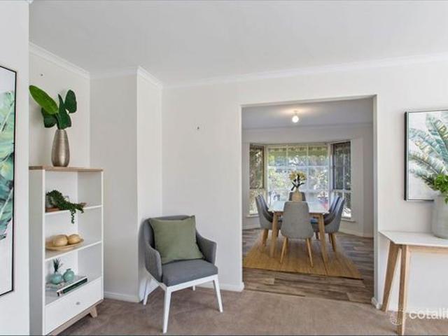 Light Filled 2BR with Private Courtyard & Garage