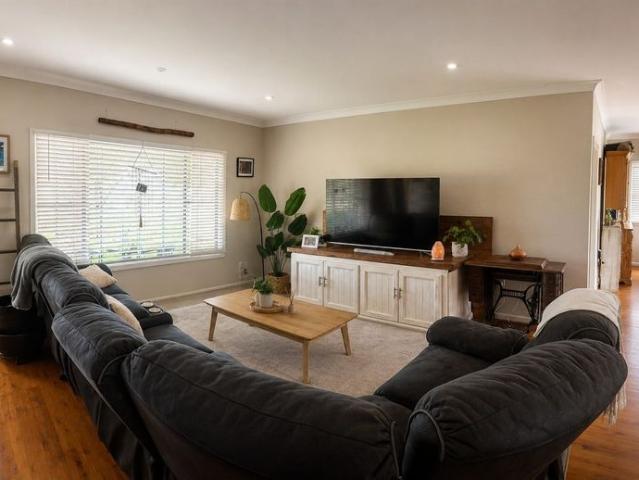 Rural Lifestyle Living – Just Minutes from Town
